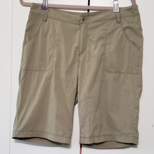 White Sierra Tan Shorts Size 8